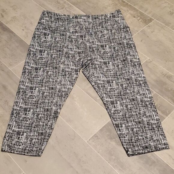 EUC Casablanca B&W Capri Leggings - Picture 3 of 6